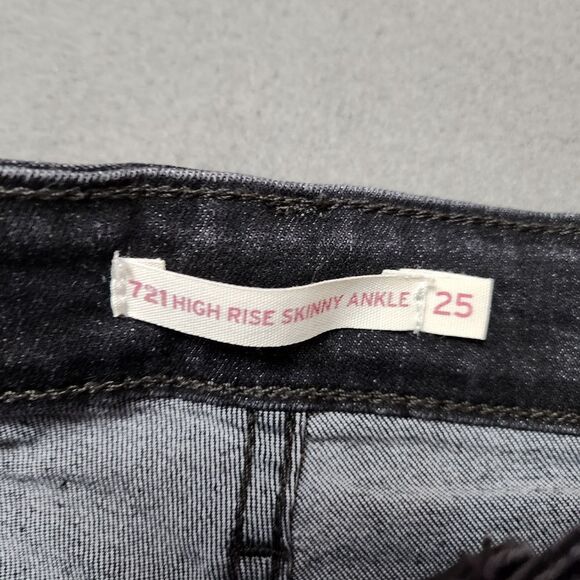 Levi's 721 High Rise Skinny Moto ankle Jeans zip pockets Ultra Black Size 25 - Picture 5 of 13